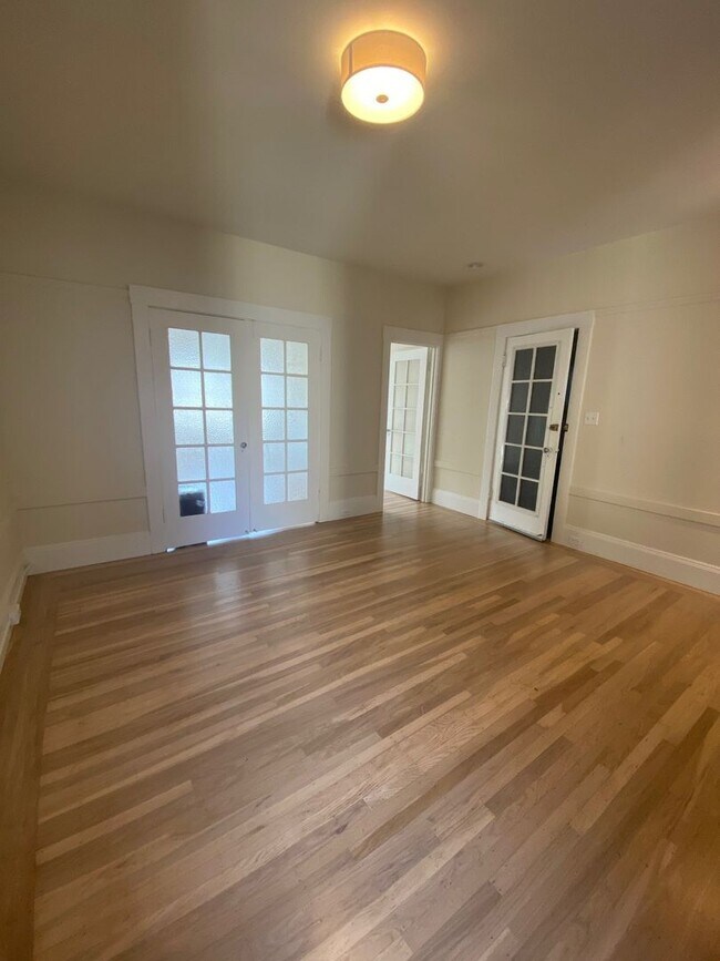 Building Photo - 3988