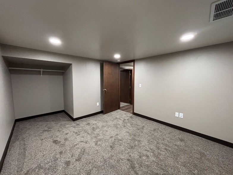 Building Photo - 510 US-14