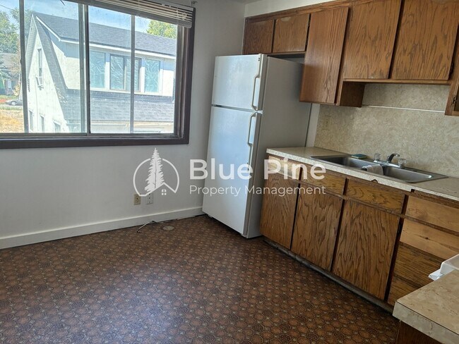 Building Photo - 450 H St