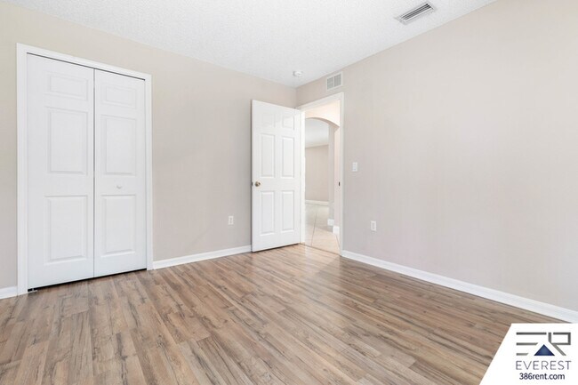 Building Photo - 59 Riverina Dr