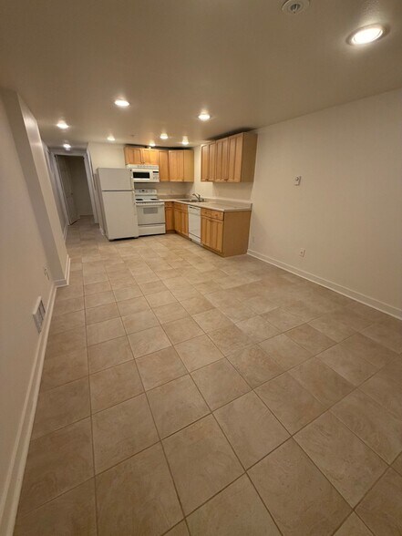 Building Photo - 6410 Phinney Ave N