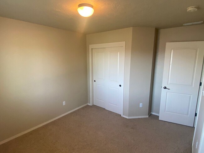 Building Photo - RV/Boat Parking with Nampa Home!