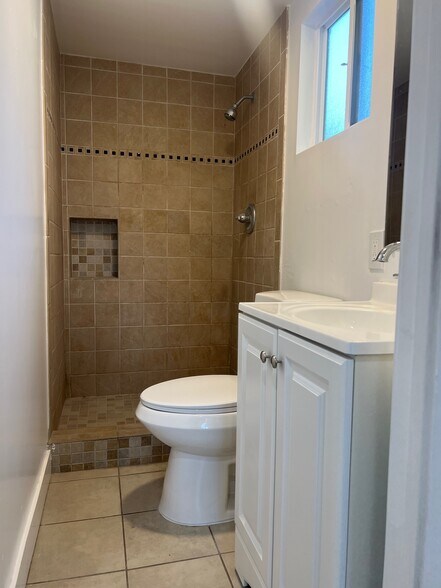 Building Photo - 515 Allen Ave