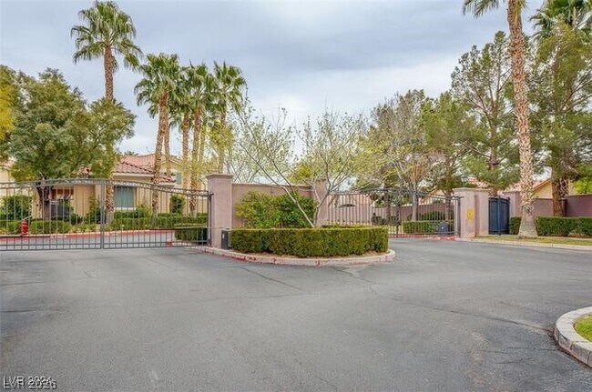 Building Photo - 251 S Green Valley Pkwy