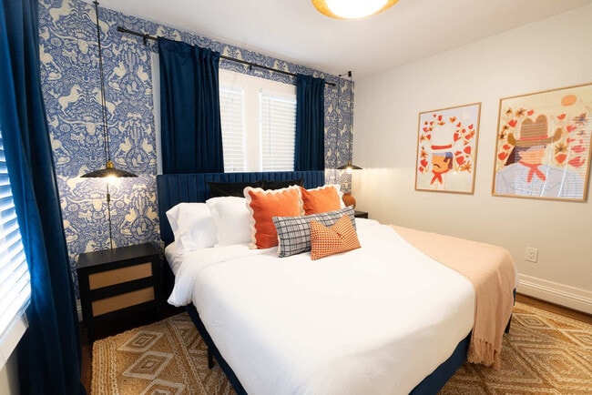 Building Photo - 725 Peddie St