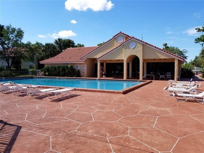 Building Photo - 5661 Riverside Dr