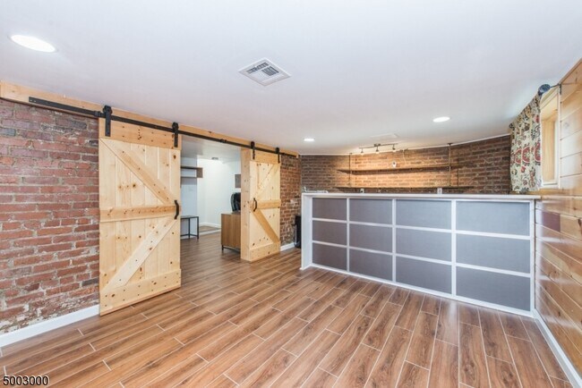 Building Photo - 36 N Willow St