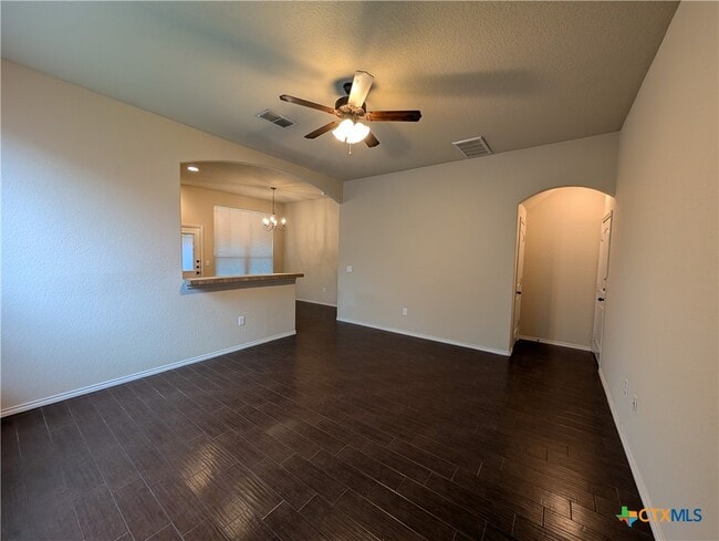 Building Photo - 669 Creekside Cir