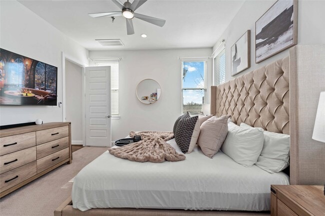 Building Photo - 671 Press St