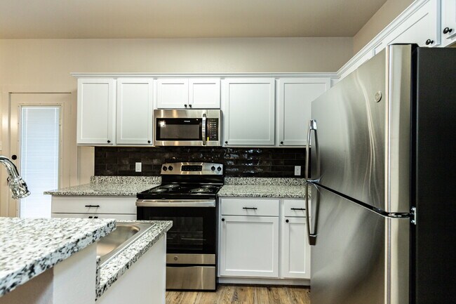 Building Photo - Like-New Modern Townhomes in Cooper ISD!