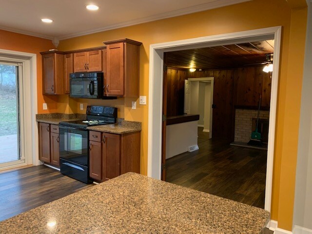 Kitchen - 204 Juniper St