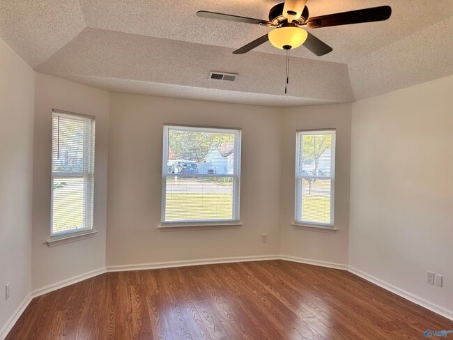 Building Photo - 13908 Creely Dr SW