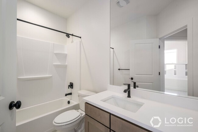 Building Photo - 1452 W Cook Ln