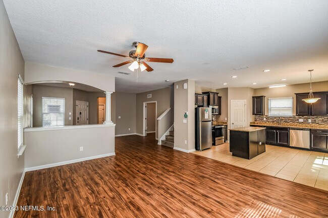 Building Photo - 211 Buck Run Way