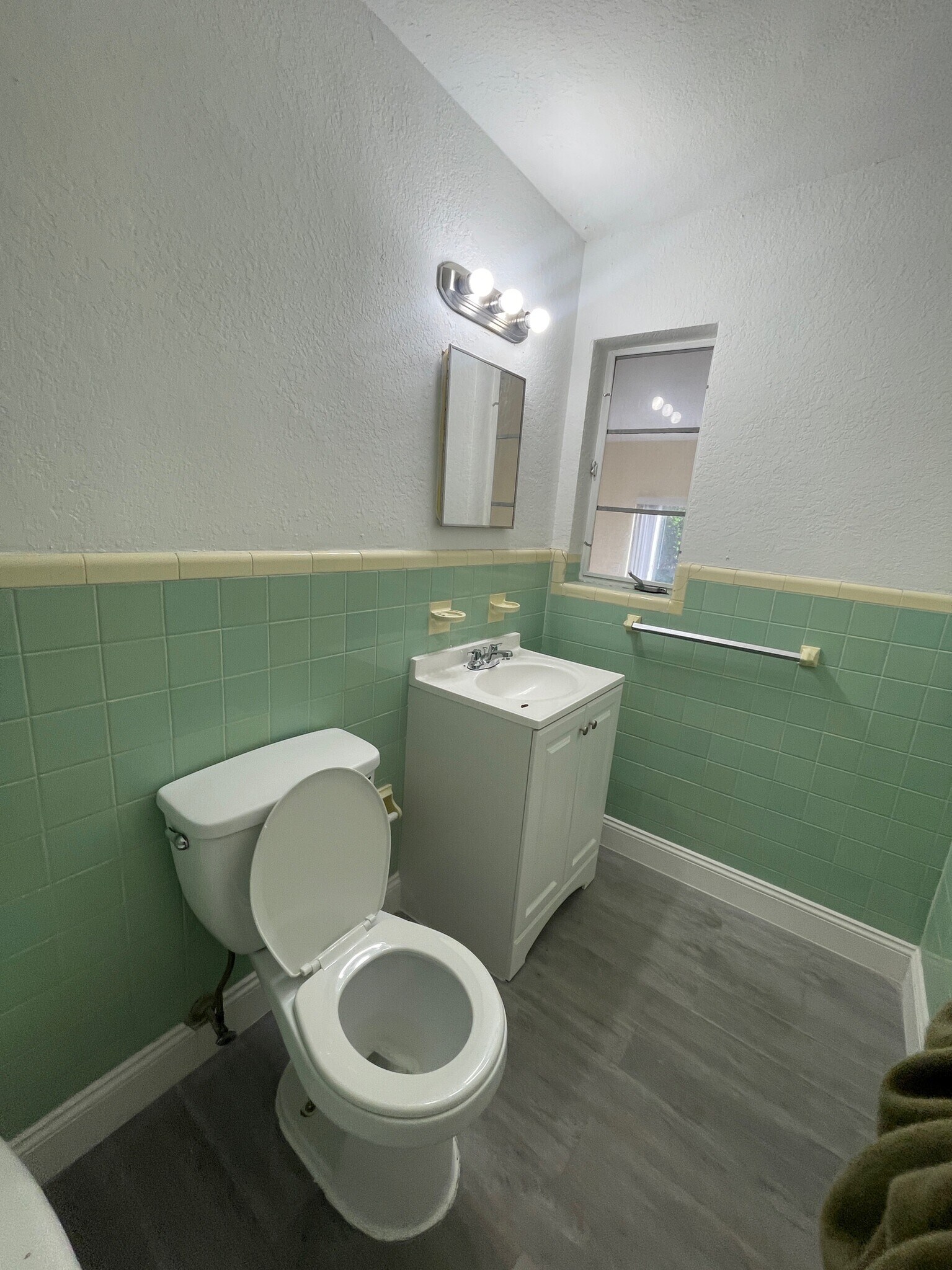 Building Photo - 3902 Westview Ave