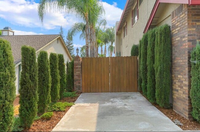 Building Photo - Beautiful Antelope Home with Private Pool | Available July 1st | $3,350/mo