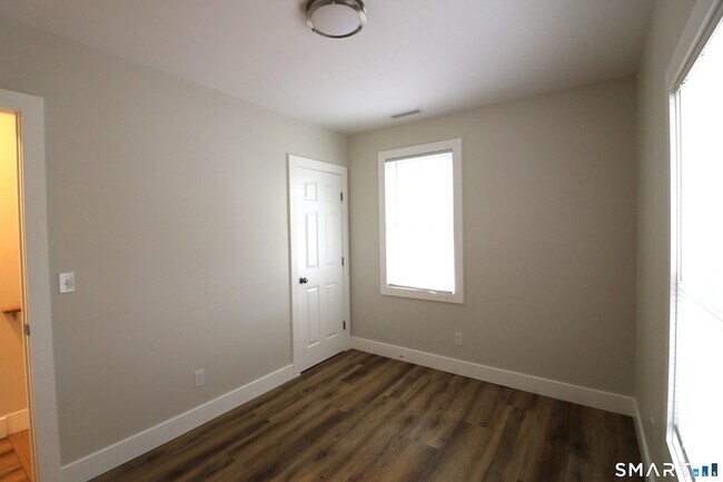 Building Photo - 6 Mary St