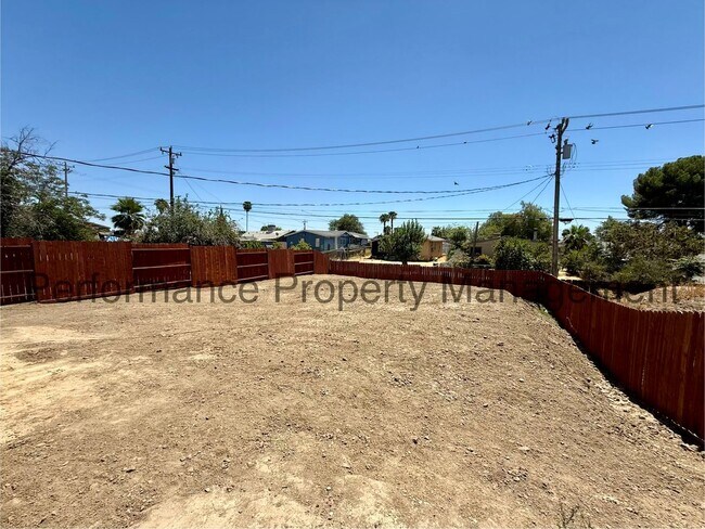 Building Photo - Modern 4 Bed/2 Bath E Bakersfield Home w/ RBP & Security Deposit Alternative Option