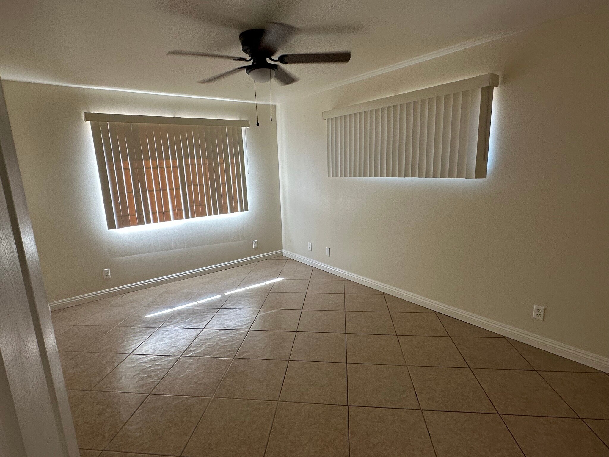 Building Photo - 115 S San Jose Dr