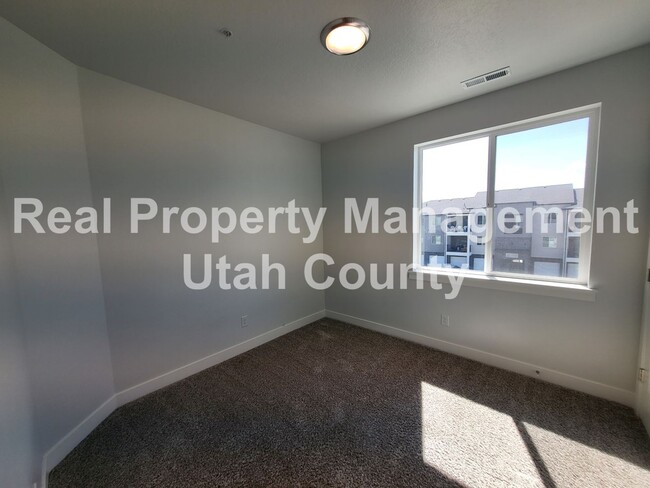 Building Photo - Small Pet Friendly Lehi Condo