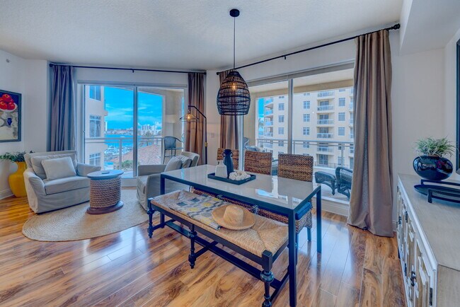 Building Photo - 521 Mandalay Ave