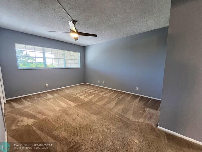 Building Photo - 3090 N Course Dr