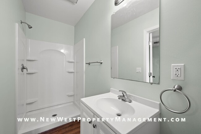 Building Photo - Charming Barrio Logan Studio - Available Now!