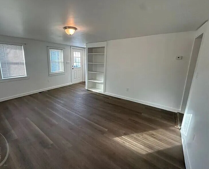 Building Photo - 34 Pleasant St