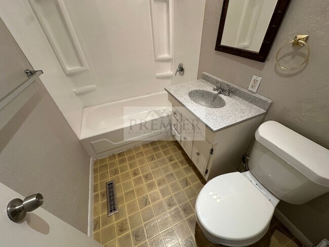 Building Photo - 8406 E 92 Pl