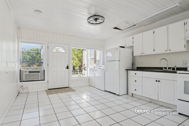 Building Photo - 1919 12th Ave W