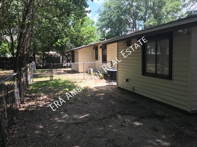 Building Photo - 507 Fir Ave