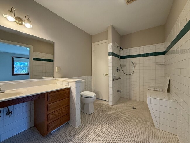 Building Photo - 3241 Harper Rd