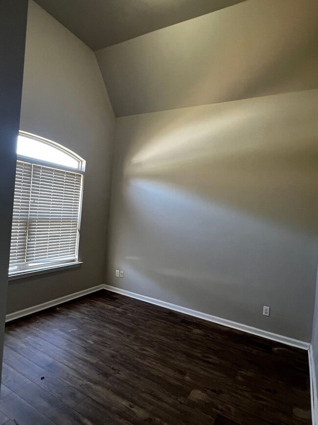 Building Photo - Fultondale/ Chapel Hill Sub-Division 4 BR / 2 Barhrooms / 2 car Garage