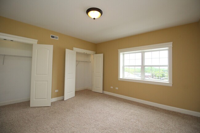 Building Photo - 10765 Clocktower Dr