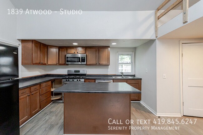 Building Photo - 1839 Atwood-Studio