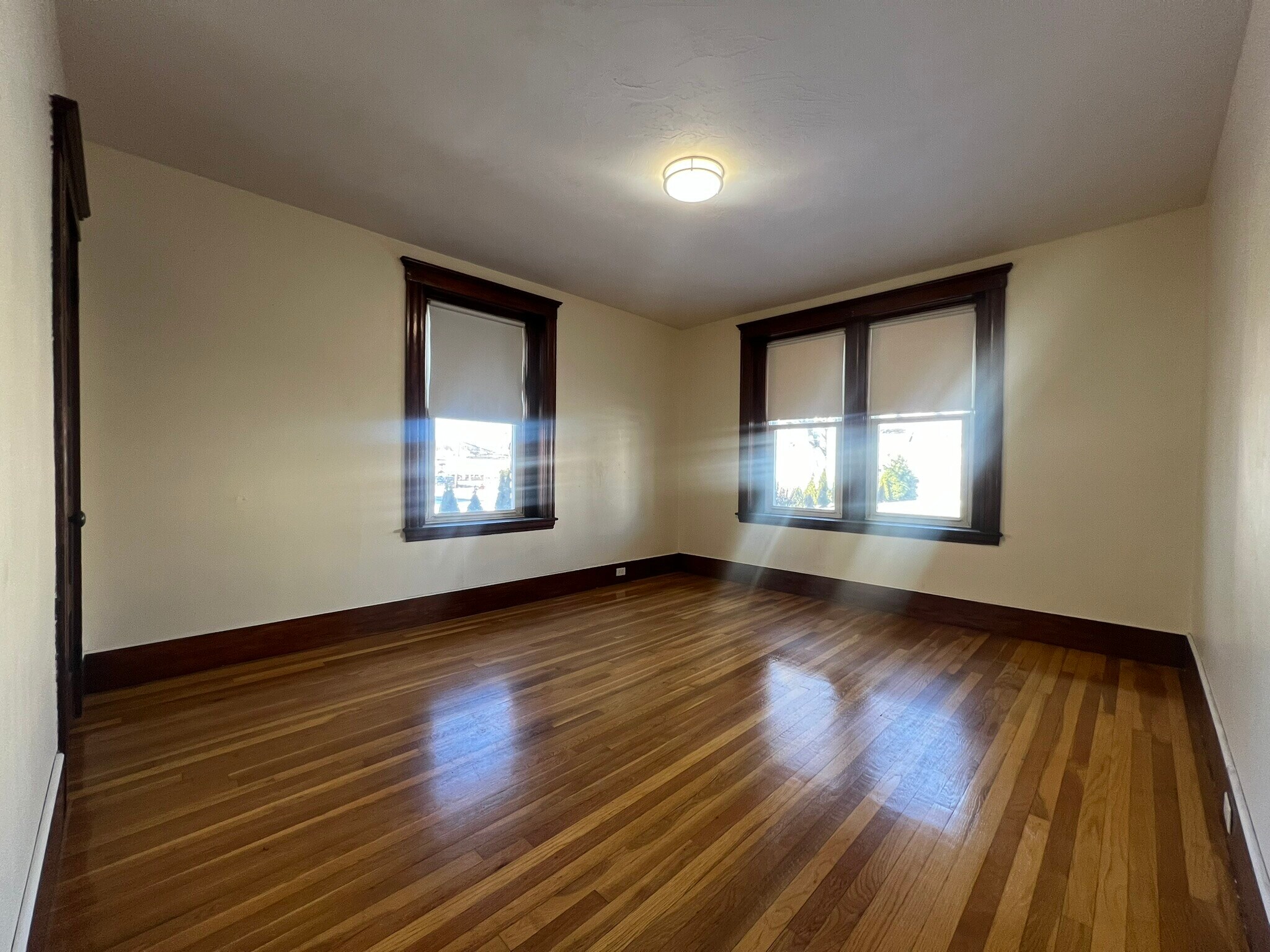 Building Photo - 4 River St