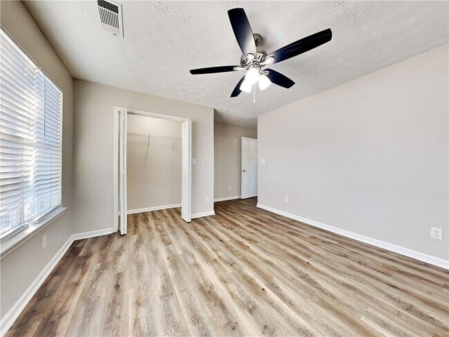 Building Photo - 200 Adam Cir