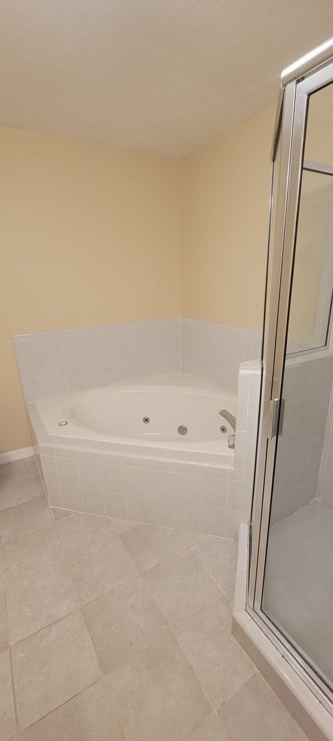 Building Photo - 2/2.5 Townhome Mile Run