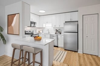 Building Photo - Modern 2 Bedroom Apartments | Recently Renovated | Pet Friendly | Prime Location