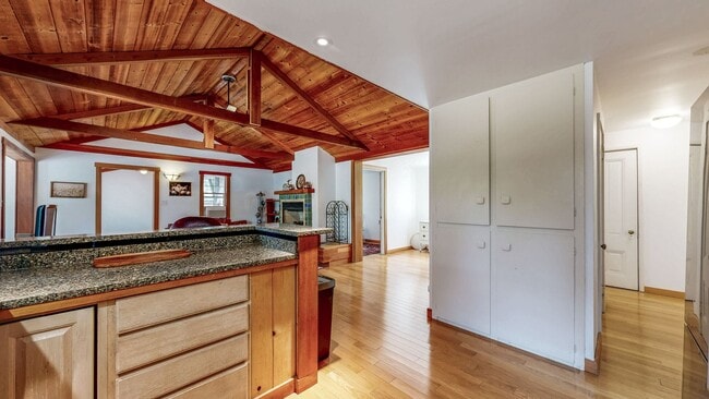 Building Photo - 1250 Bentley Dr