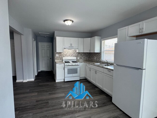 Building Photo - "Beautiful 3-Bedroom Retreat with 2 Baths ...