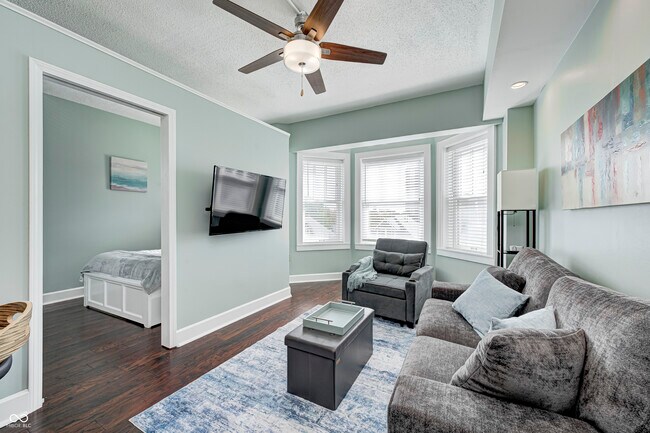 Building Photo - 230 E 9th St