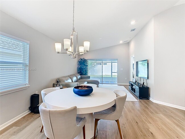 Building Photo - 1060 Cascade Dr