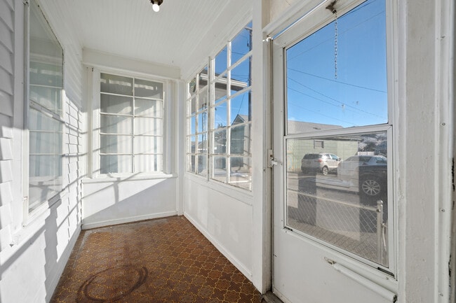 Building Photo - 707 E Front St