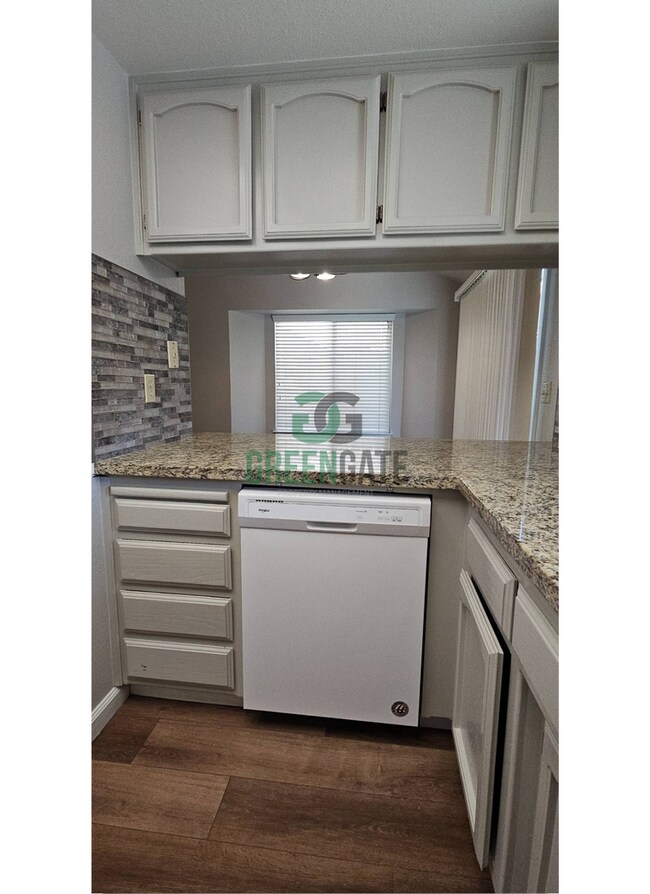 Building Photo - Now Available! Spacious 3 Bedroom, 2 Bathroom Home.