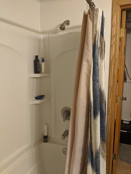 Bath - 1014 10th Ave N