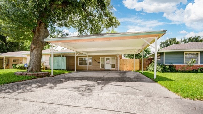 Building Photo - 8565 Ridgepoint Dr