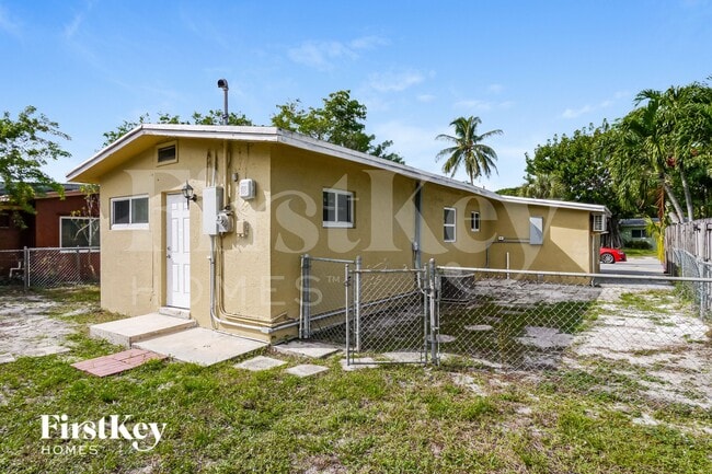 Building Photo - 1128 NW 7th Terrace