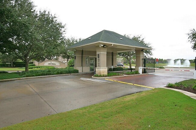 Building Photo - 3302 E Cedar Hollow Dr