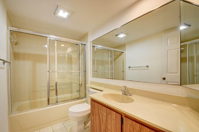 Building Photo - 3520 Whitehall Dr